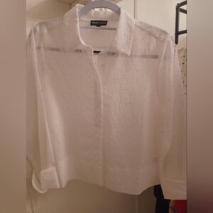 White Casual Button Down Shirt with Pointed Collar and Long Sleeves